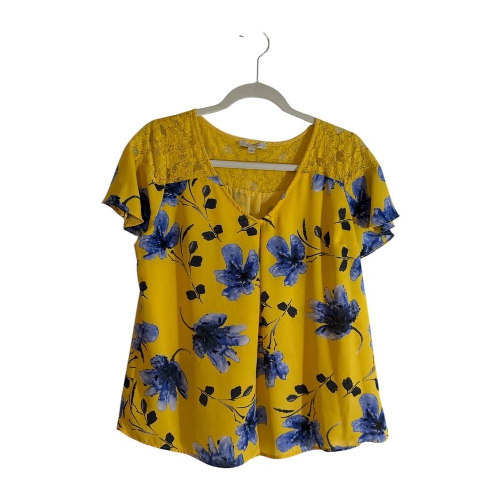 Skies Are Blue Blouse Yellow L Women Floral Lace V-Neck Flutter Sleeve Top
